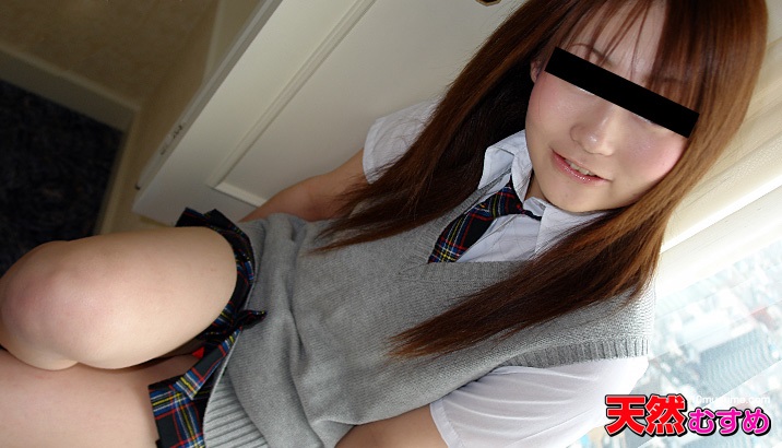 10Musume 011111_01 Yuki Mona I ll give you a little more so please let me wear her uniform