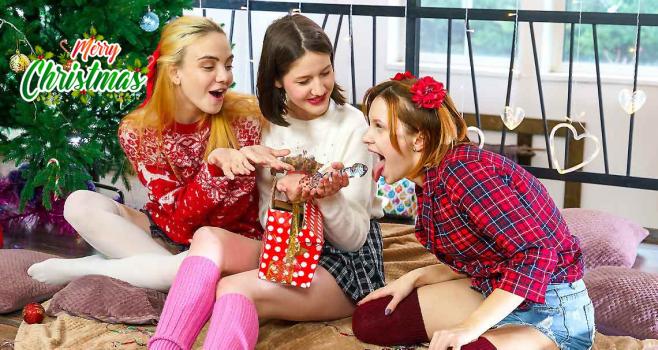 [ClubSweethearts] Lina Sun, Lolly Bom And Margo Von Teese – Jolly Christmas Lesbians (2022.12.24)