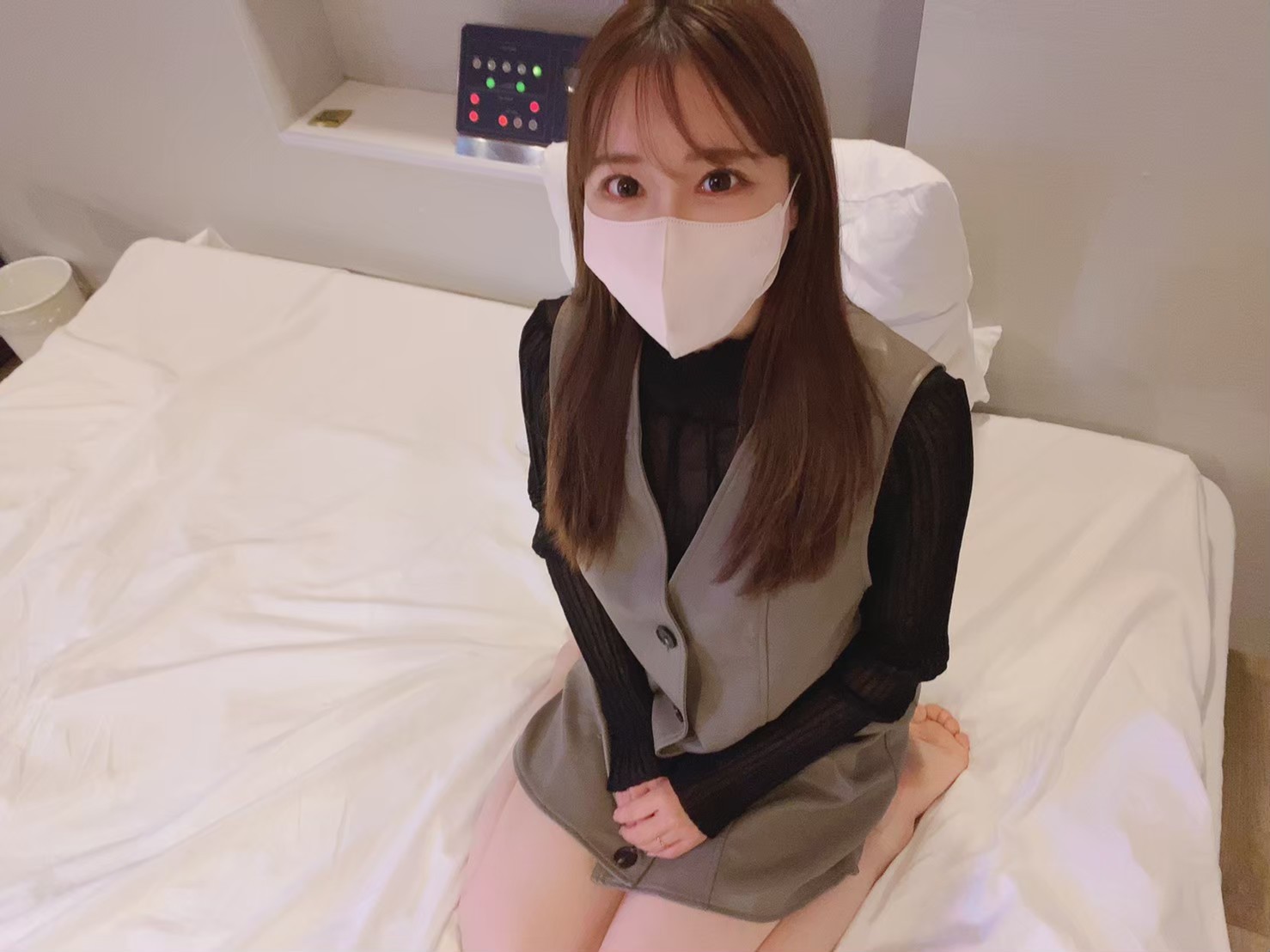 FC2PPV 3985285 [Limited Quantity 50% Off For The First Time] [Derotic Wife With Vaginal Hypersensitivity! ] I Actually Eat The Lonely Pussy Of My Replying Husband! Slender Big Breasted Wife Is In Agony After A Long Time! [Saaya (29)] [Review Bonus Available]